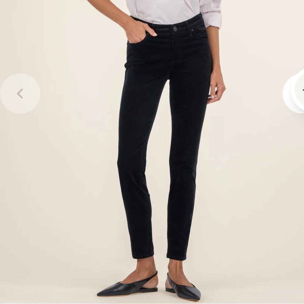 Kut from the Kloth Diana Size 6 Black Skinny Straight Corduroy Velvet Jeans